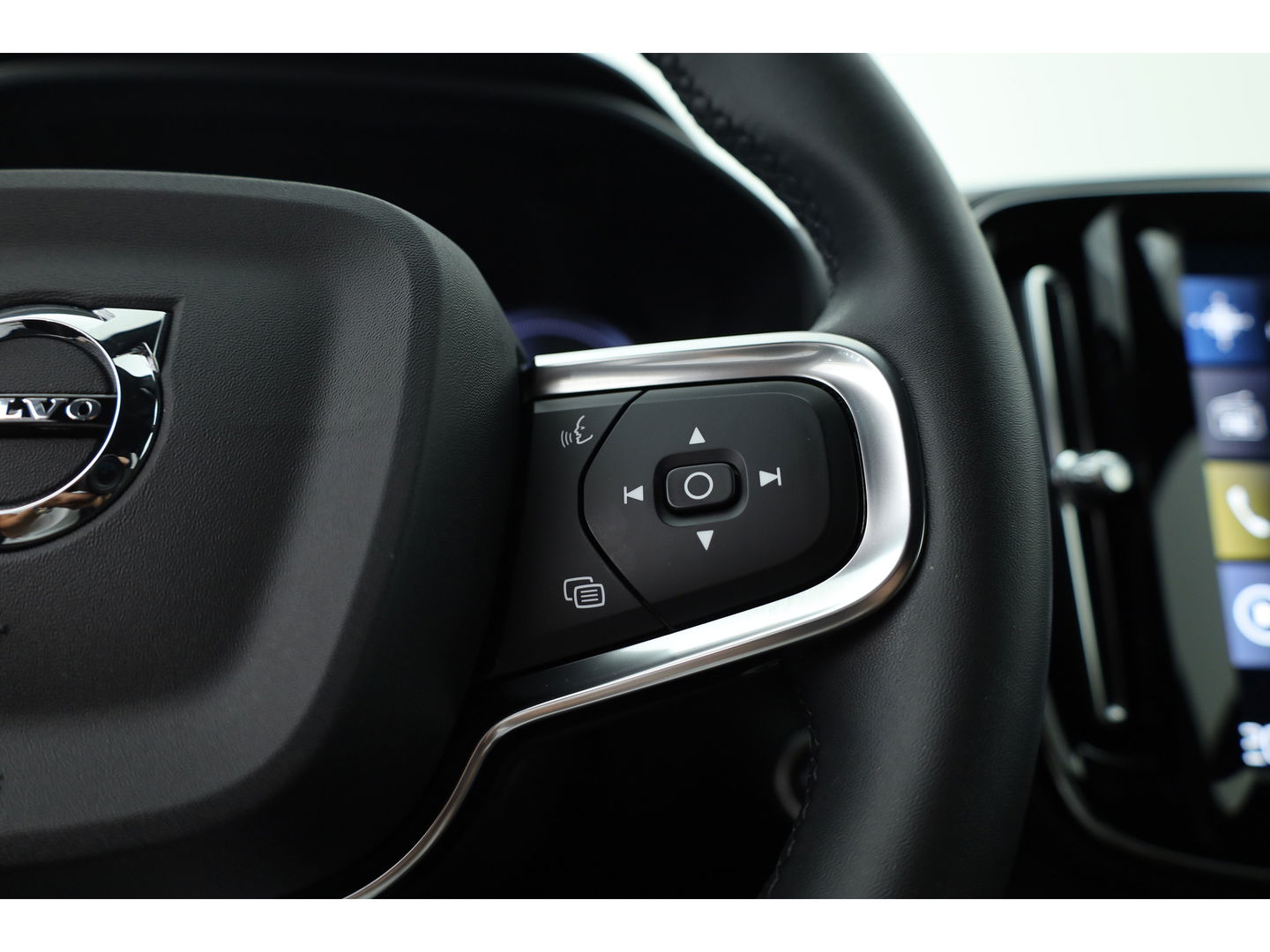 Volvo XC40 1.5 T4 Plug-in hybrid Core Bright | Facelift | Camera | Navi | Stoel- & Stuurverw. | CarPlay |