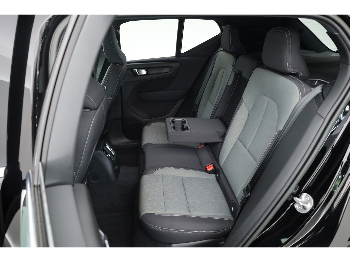 Volvo XC40 1.5 T4 Plug-in hybrid Core Bright | Facelift | Camera | Navi | Stoel- & Stuurverw. | CarPlay |