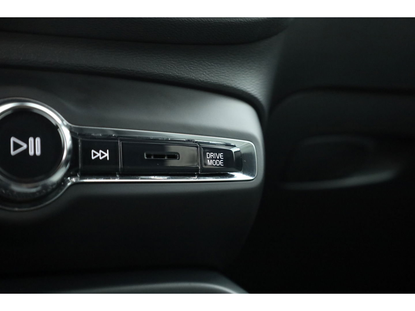 Volvo XC40 1.5 T4 Plug-in hybrid Core Bright | Facelift | Camera | Navi | Stoel- & Stuurverw. | CarPlay |