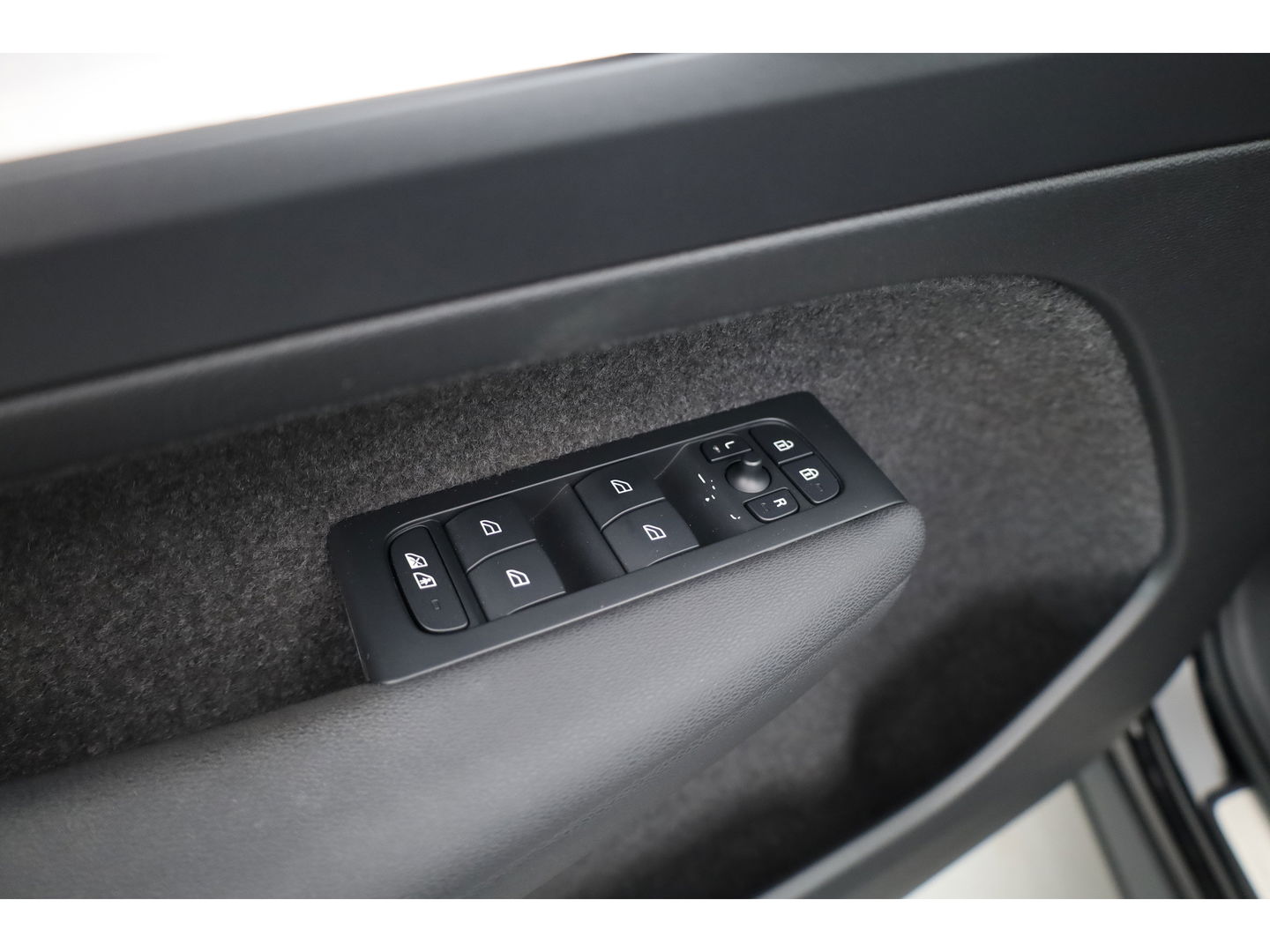 Volvo XC40 1.5 T4 Plug-in hybrid Core Bright | Facelift | Camera | Navi | Stoel- & Stuurverw. | CarPlay |