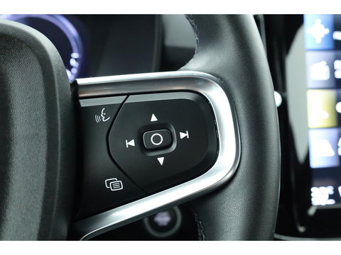 Volvo XC40 1.5 T4 Plug-in hybrid Core Bright | Facelift | Elek. Trekhaak | Camera | Stoel + stuurverw. | Elek. Stoelen |