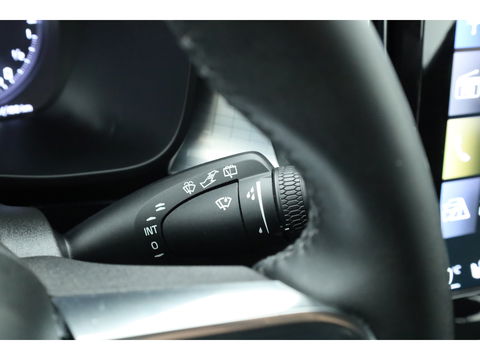 Volvo XC40 1.5 T4 Plug-in hybrid Core Bright | Facelift | Elek. Trekhaak | Camera | Stoel + stuurverw. | Elek. Stoelen |