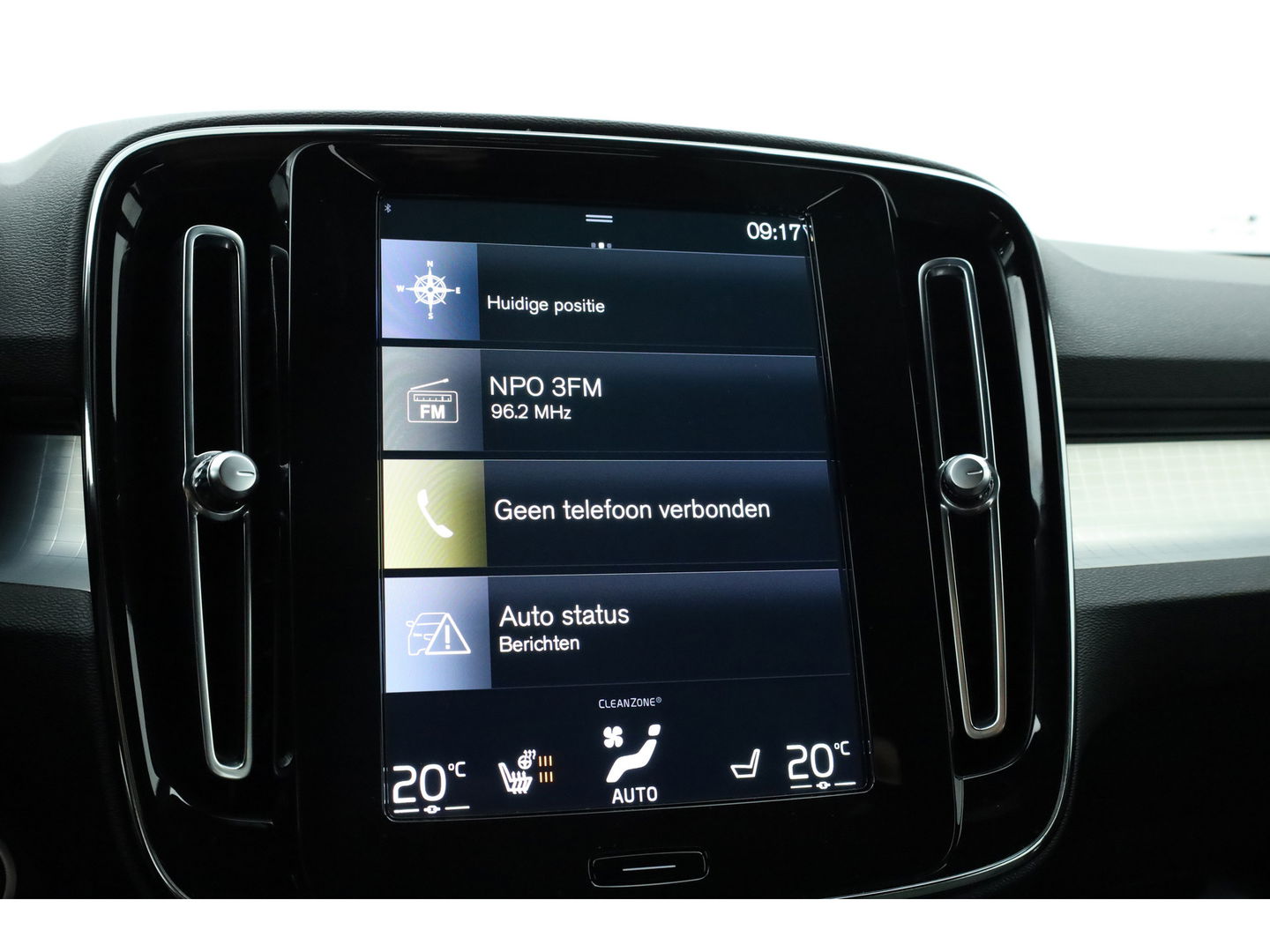 Volvo XC40 1.5 T4 Plug-in hybrid Core Bright | Facelift | Elek. Trekhaak | Camera | Stoel + stuurverw. | Elek. Stoelen |