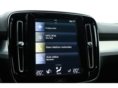 Volvo XC40 1.5 T4 Plug-in hybrid Core Bright | Facelift | Elek. Trekhaak | Camera | Stoel + stuurverw. | Elek. Stoelen |