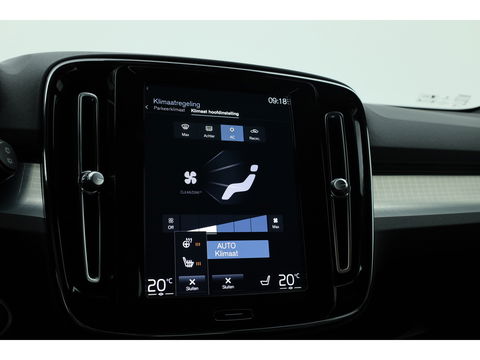 Volvo XC40 1.5 T4 Plug-in hybrid Core Bright | Facelift | Elek. Trekhaak | Camera | Stoel + stuurverw. | Elek. Stoelen |