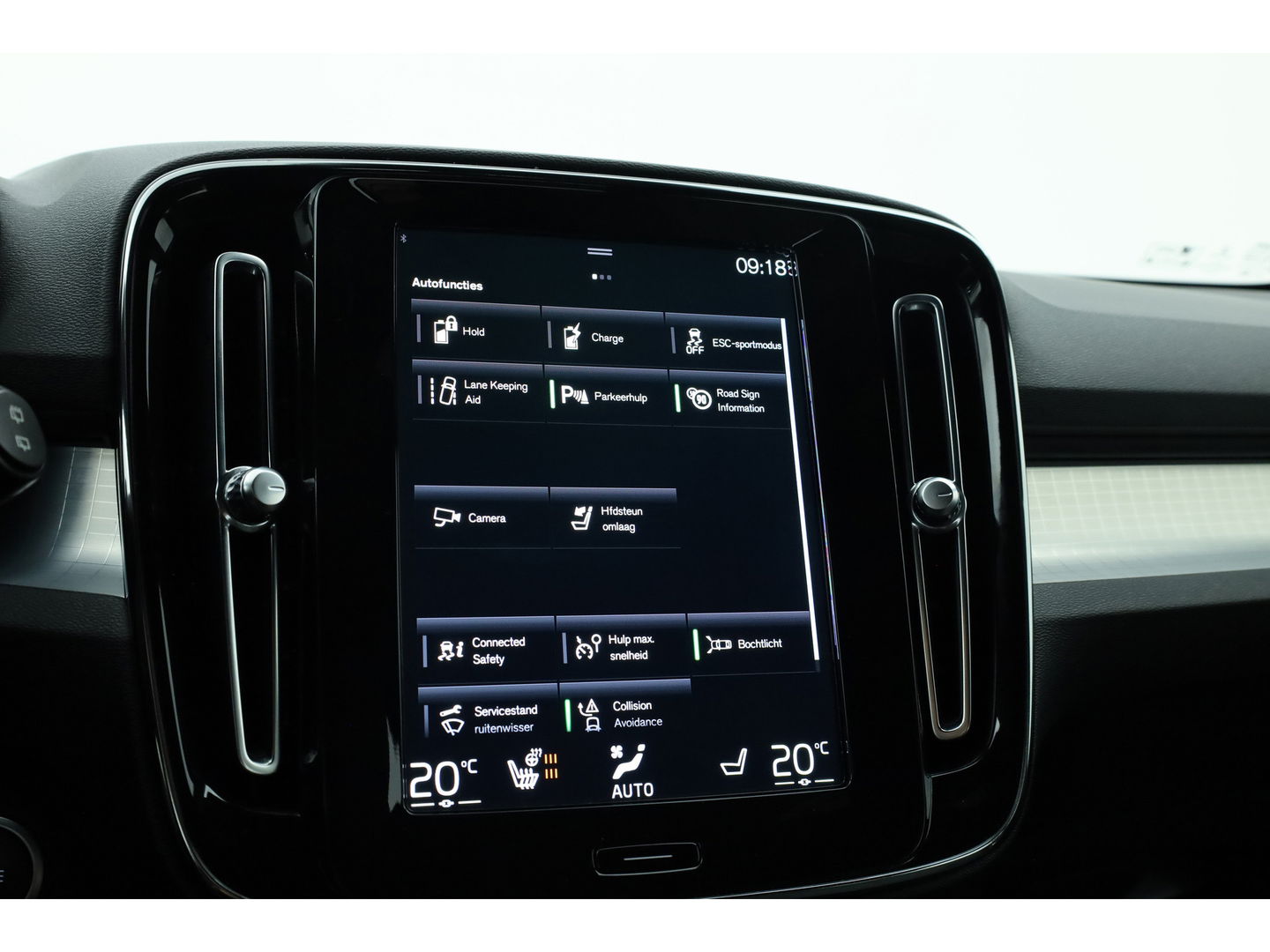 Volvo XC40 1.5 T4 Plug-in hybrid Core Bright | Facelift | Elek. Trekhaak | Camera | Stoel + stuurverw. | Elek. Stoelen |