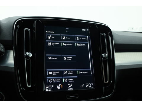 Volvo XC40 1.5 T4 Plug-in hybrid Core Bright | Facelift | Elek. Trekhaak | Camera | Stoel + stuurverw. | Elek. Stoelen |