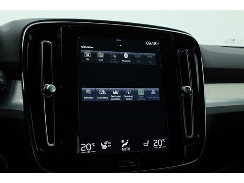 Volvo XC40 1.5 T4 Plug-in hybrid Core Bright | Facelift | Elek. Trekhaak | Camera | Stoel + stuurverw. | Elek. Stoelen |