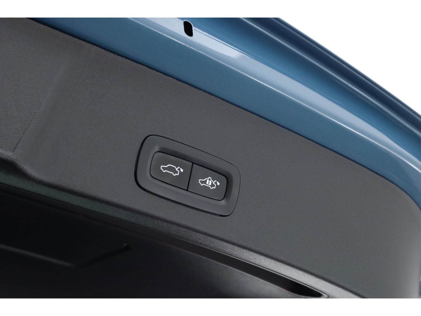 Volvo XC40 1.5 T4 Plug-in hybrid Core Bright | Facelift | Elek. Trekhaak | Camera | Stoel + stuurverw. | Elek. Stoelen |