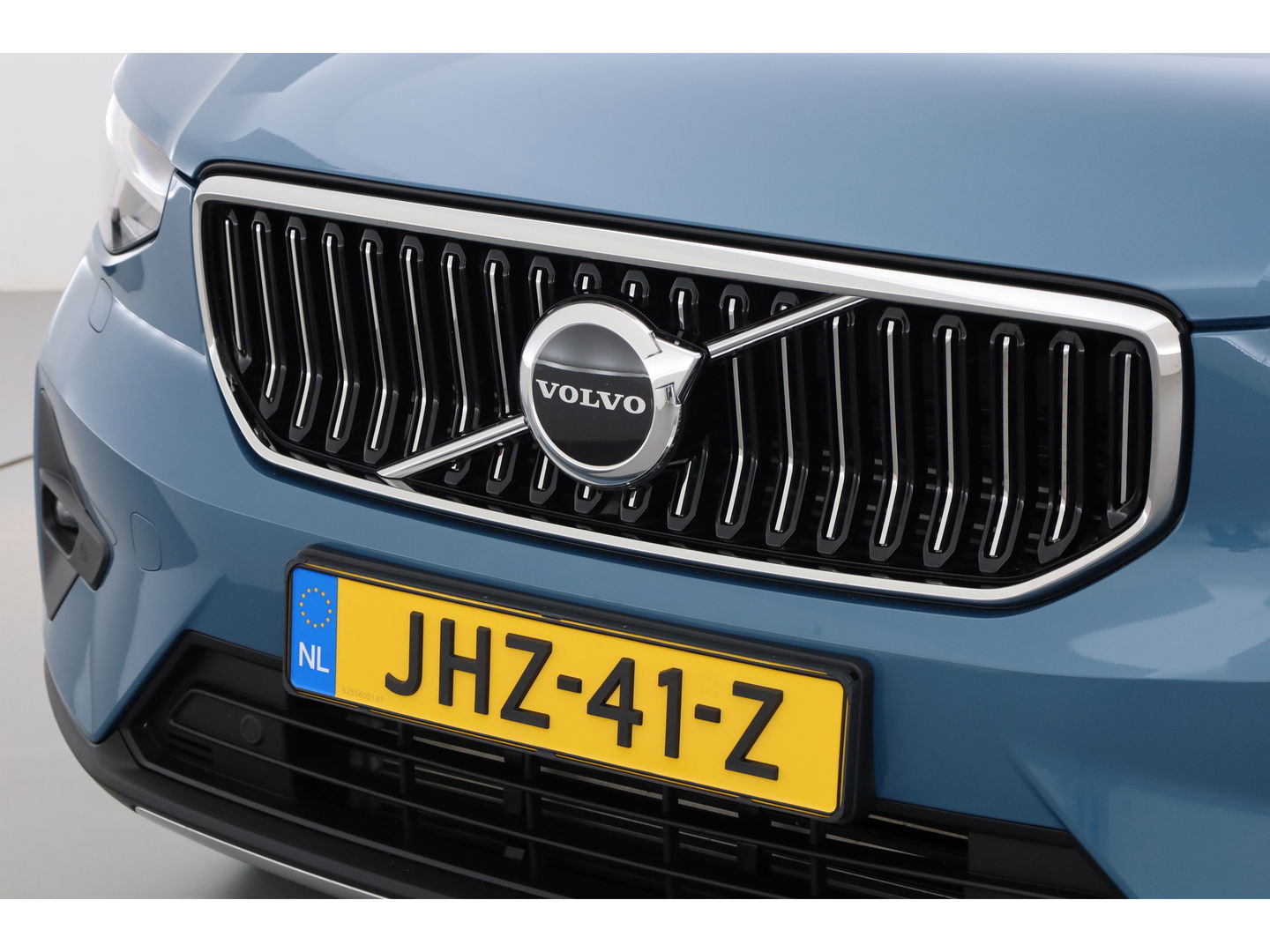 Volvo XC40 1.5 T4 Plug-in hybrid Core Bright | Facelift | Elek. Trekhaak | Camera | Stoel + stuurverw. | Elek. Stoelen |