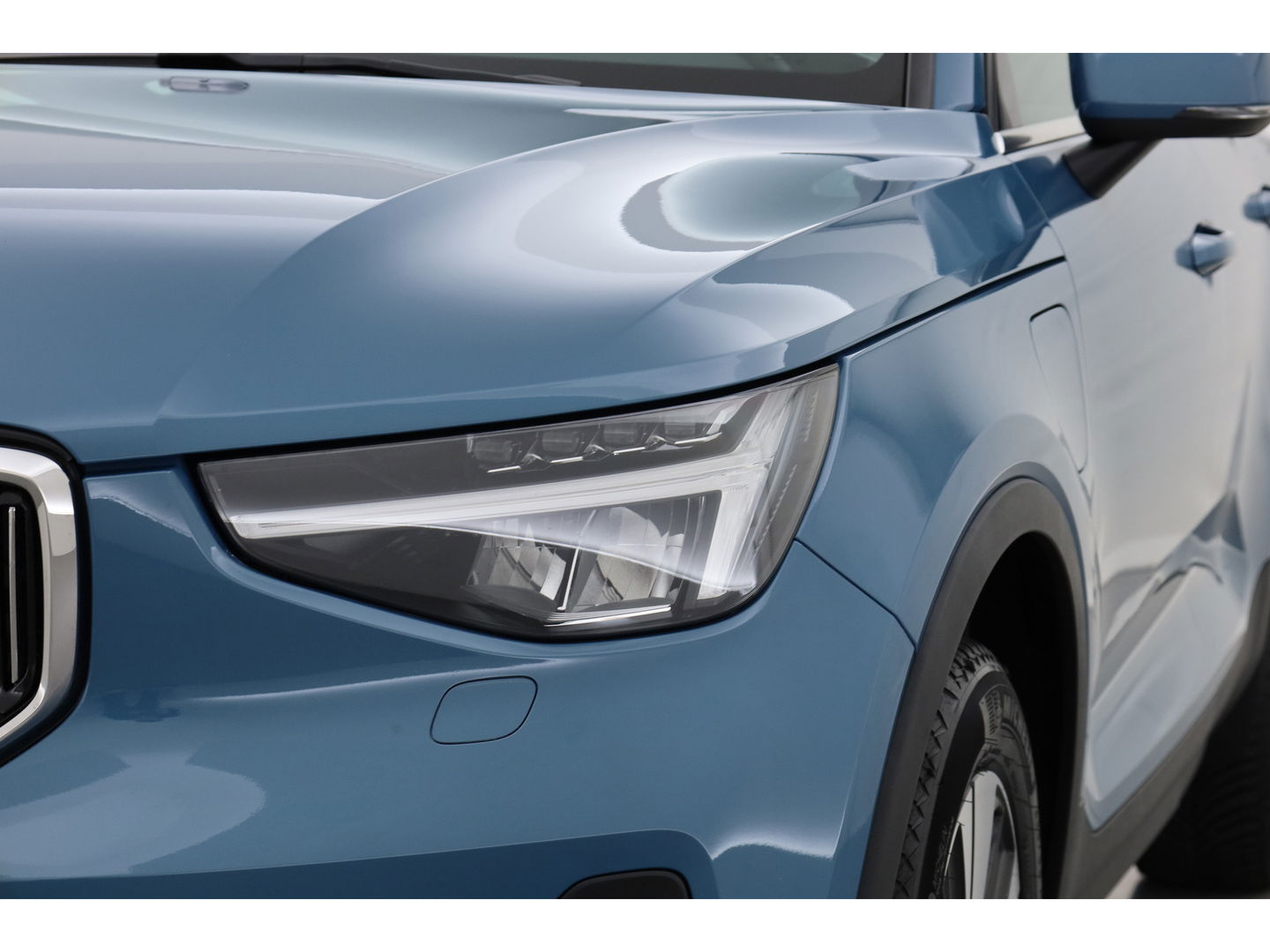 Volvo XC40 1.5 T4 Plug-in hybrid Core Bright | Facelift | Elek. Trekhaak | Camera | Stoel + stuurverw. | Elek. Stoelen |