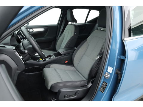 Volvo XC40 1.5 T4 Plug-in hybrid Core Bright | Facelift | Elek. Trekhaak | Camera | Stoel + stuurverw. | Elek. Stoelen |
