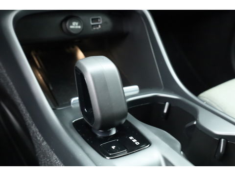 Volvo XC40 1.5 T4 Plug-in hybrid Core Bright | Facelift | Elek. Trekhaak | Camera | Stoel + stuurverw. | Elek. Stoelen |