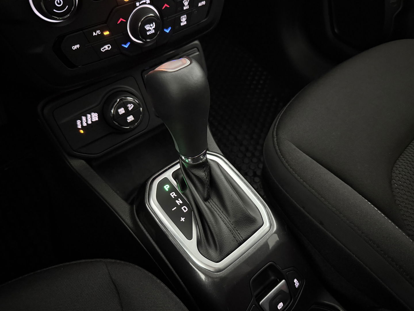 Jeep Renegade 4xe 240PK Plug-in Hybrid Electric S | Camera | Stoel/stuurverw. | Navi | Adaptive Cruise | Dodehoek | Keyless