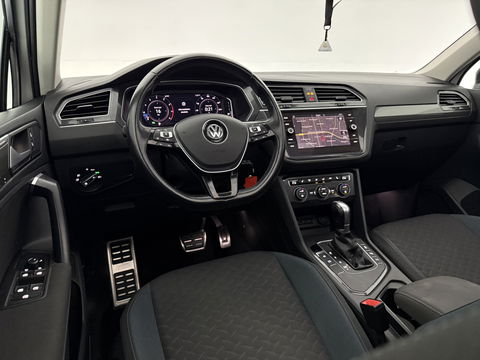 Volkswagen Tiguan 1.5 TSI 150PK ACT R-Line | Pano | Virtual | Carplay | Camera | LED | Adaptive Cruise | Dodehoek