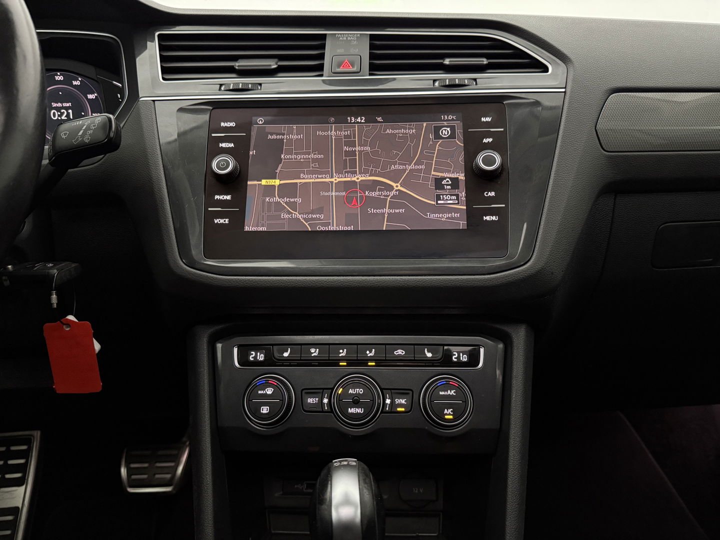 Volkswagen Tiguan 1.5 TSI 150PK ACT R-Line | Pano | Virtual | Carplay | Camera | LED | Adaptive Cruise | Dodehoek