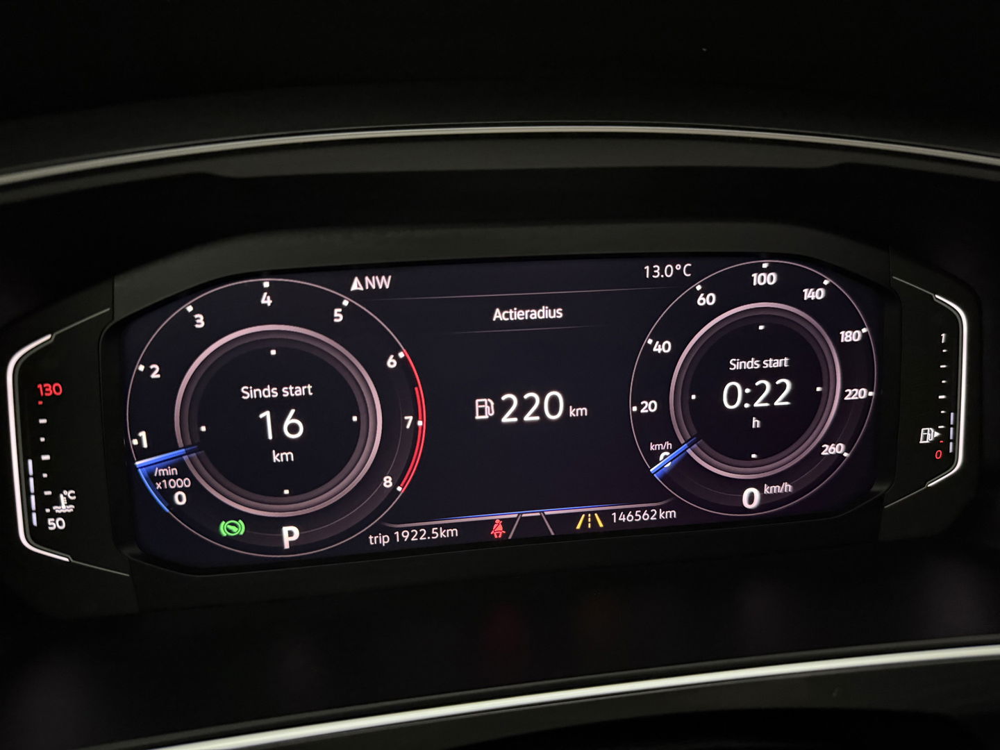 Volkswagen Tiguan 1.5 TSI 150PK ACT R-Line | Pano | Virtual | Carplay | Camera | LED | Adaptive Cruise | Dodehoek