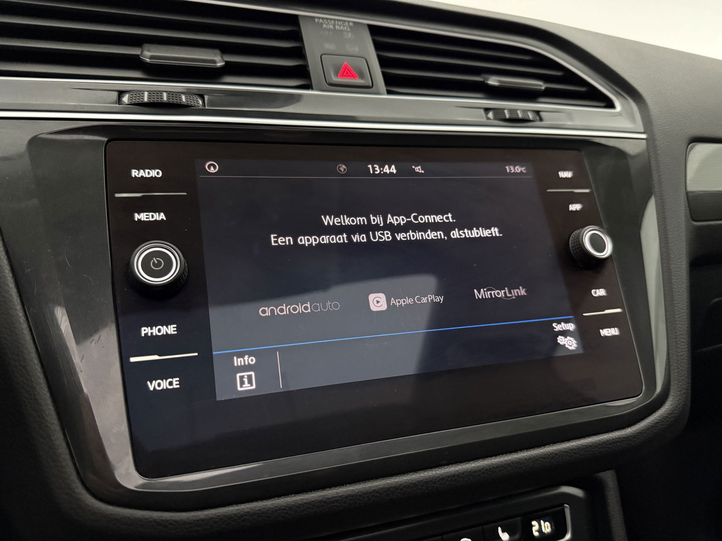 Volkswagen Tiguan 1.5 TSI 150PK ACT R-Line | Pano | Virtual | Carplay | Camera | LED | Adaptive Cruise | Dodehoek