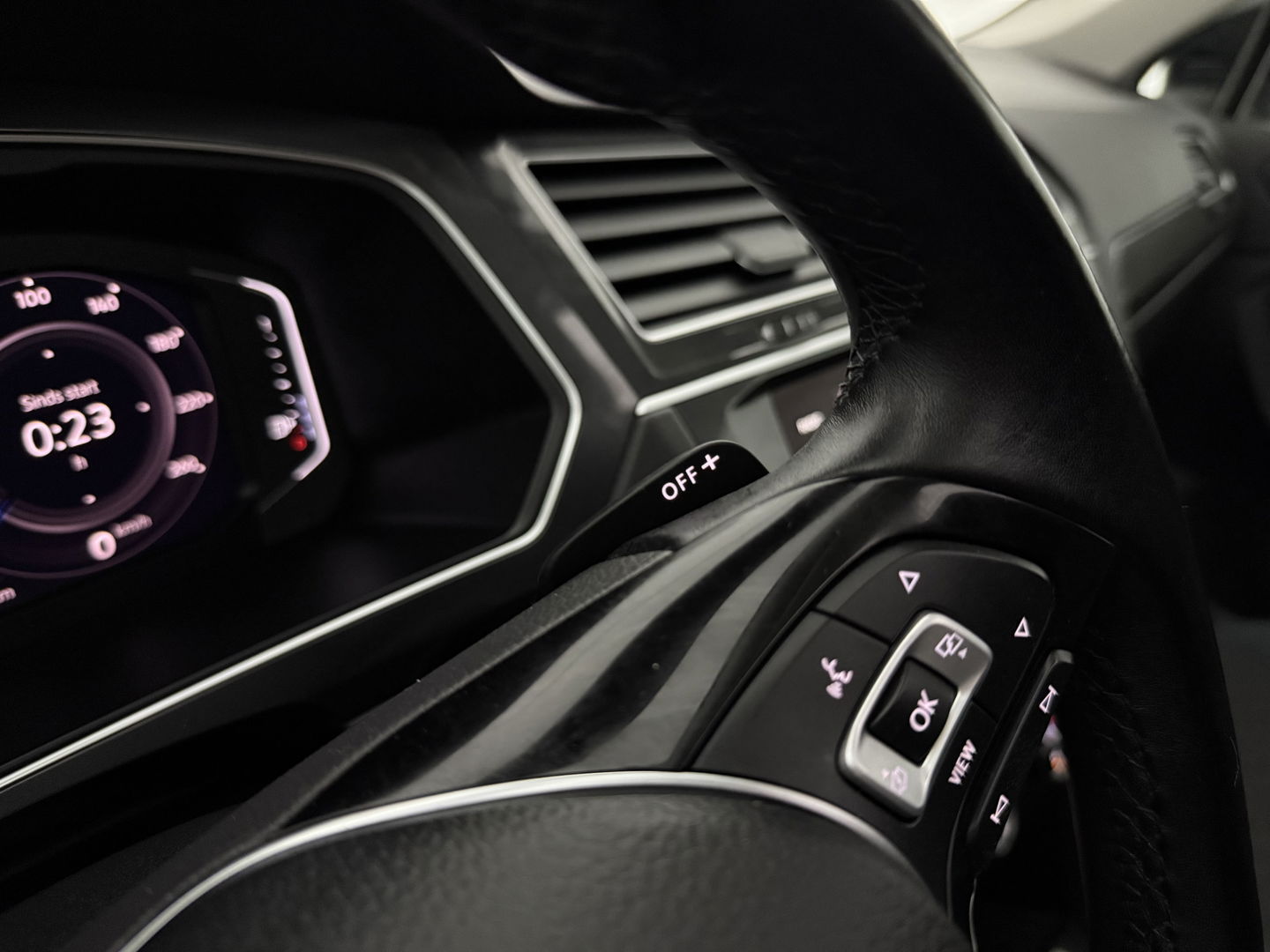 Volkswagen Tiguan 1.5 TSI 150PK ACT R-Line | Pano | Virtual | Carplay | Camera | LED | Adaptive Cruise | Dodehoek