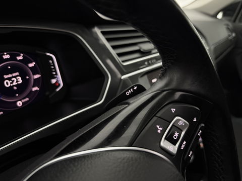 Volkswagen Tiguan 1.5 TSI 150PK ACT R-Line | Pano | Virtual | Carplay | Camera | LED | Adaptive Cruise | Dodehoek