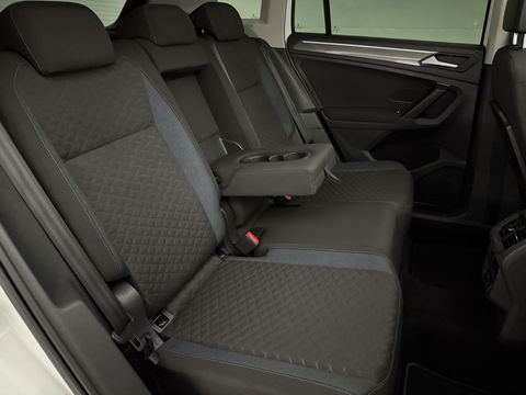 Volkswagen Tiguan 1.5 TSI 150PK ACT R-Line | Pano | Virtual | Carplay | Camera | LED | Adaptive Cruise | Dodehoek