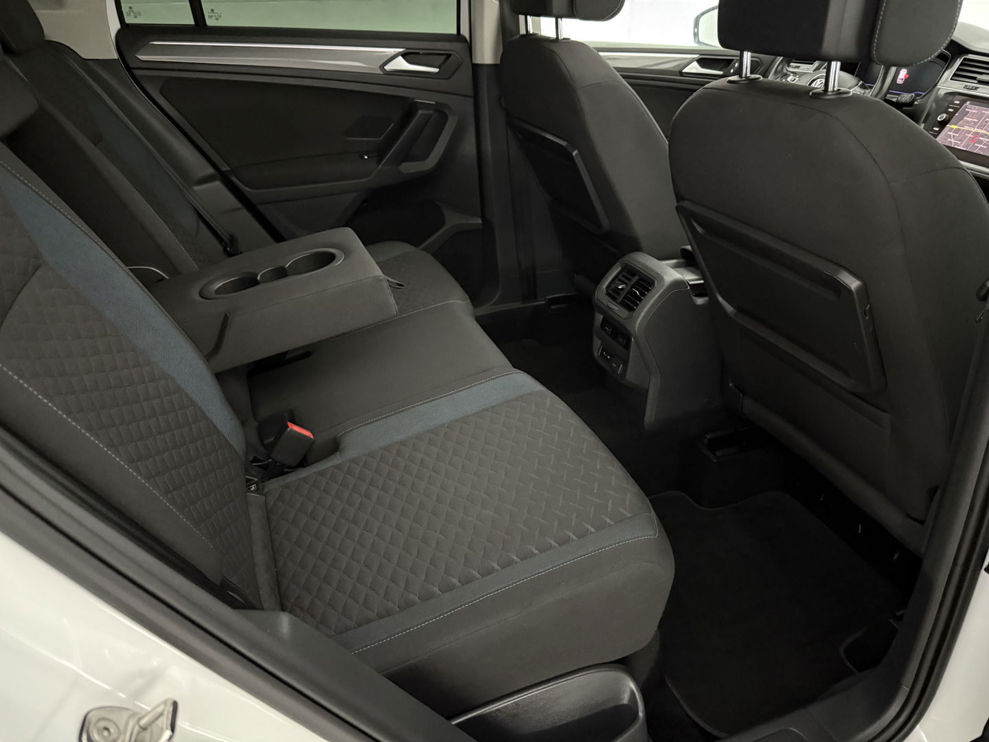 Volkswagen Tiguan 1.5 TSI 150PK ACT R-Line | Pano | Virtual | Carplay | Camera | LED | Adaptive Cruise | Dodehoek