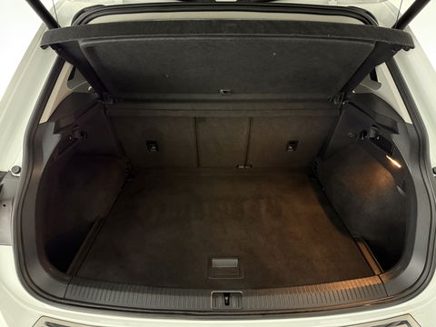 Volkswagen Tiguan 1.5 TSI 150PK ACT R-Line | Pano | Virtual | Carplay | Camera | LED | Adaptive Cruise | Dodehoek