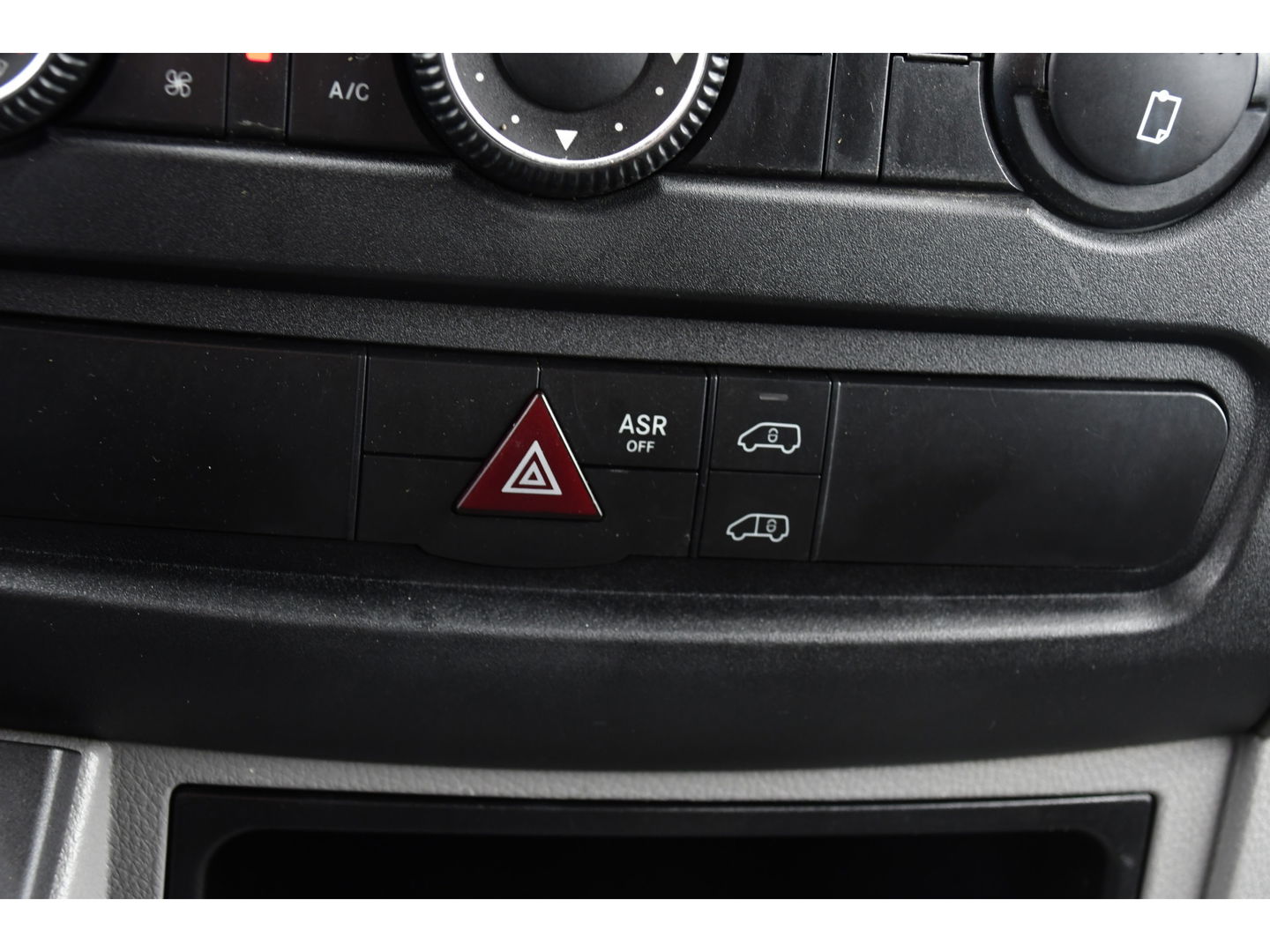 Mercedes-Benz Sprinter 516 2.2 CDI 366 Edition Camera, Cruise, 3500KG Trekhaak, Multimedia, 164PK, Automaat, Uniek!