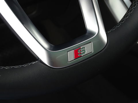 Audi Q7 60 TFSIe 450PK Quattro / Laser / RS Edit. / Softclose / 360°