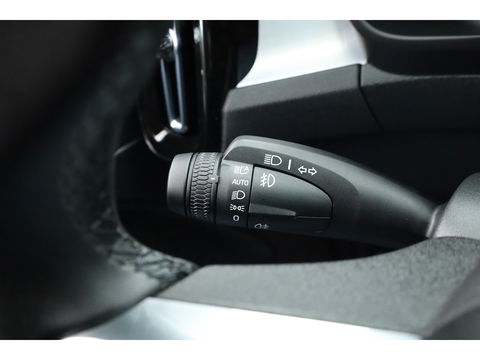 Volvo XC40 2.0 B3 Black Edition | Adapt. Cruise | Dodehoek | 360cam | CarPlay | Harman Kardon