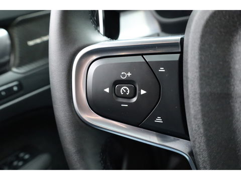 Volvo XC40 2.0 B3 Black Edition | Adapt. Cruise | Dodehoek | 360cam | CarPlay | Harman Kardon