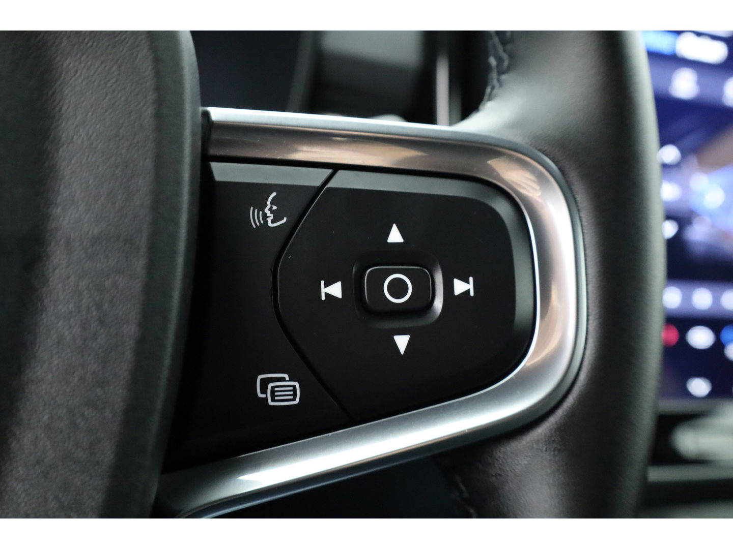 Volvo XC40 2.0 B3 Black Edition | Adapt. Cruise | Dodehoek | 360cam | CarPlay | Harman Kardon