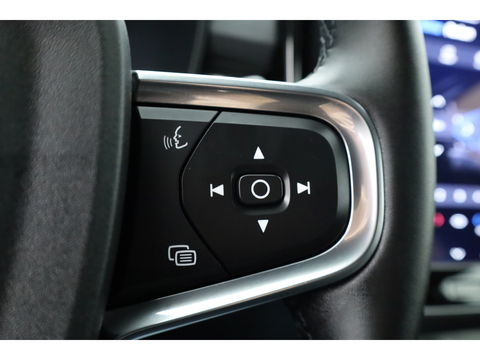 Volvo XC40 2.0 B3 Black Edition | Adapt. Cruise | Dodehoek | 360cam | CarPlay | Harman Kardon