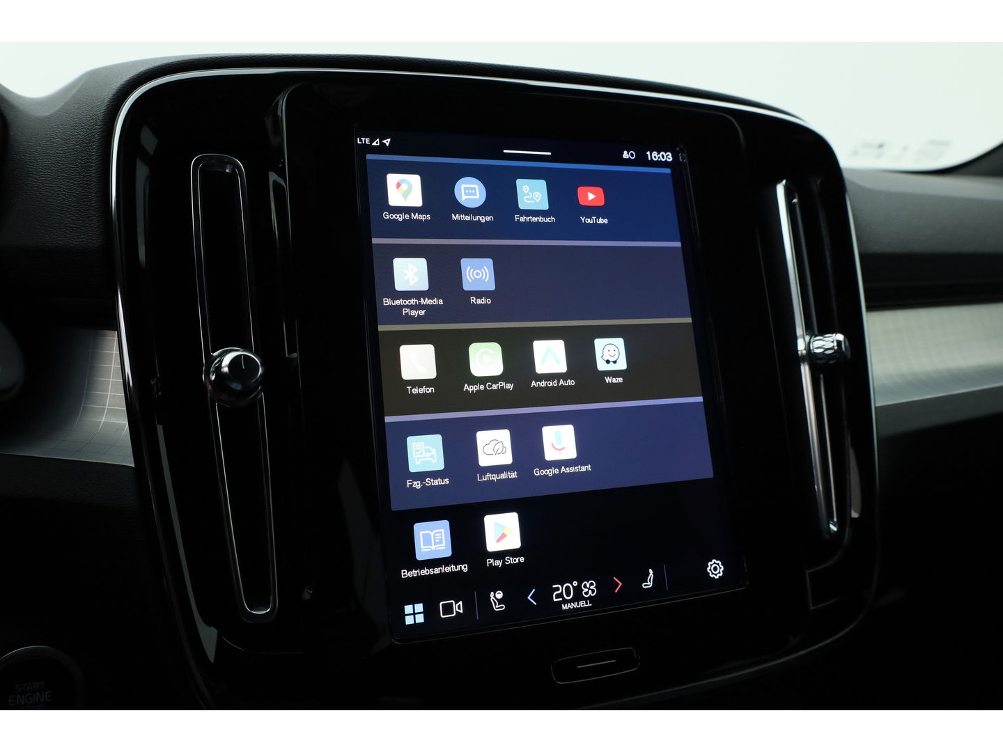 Volvo XC40 2.0 B3 Black Edition | Adapt. Cruise | Dodehoek | 360cam | CarPlay | Harman Kardon