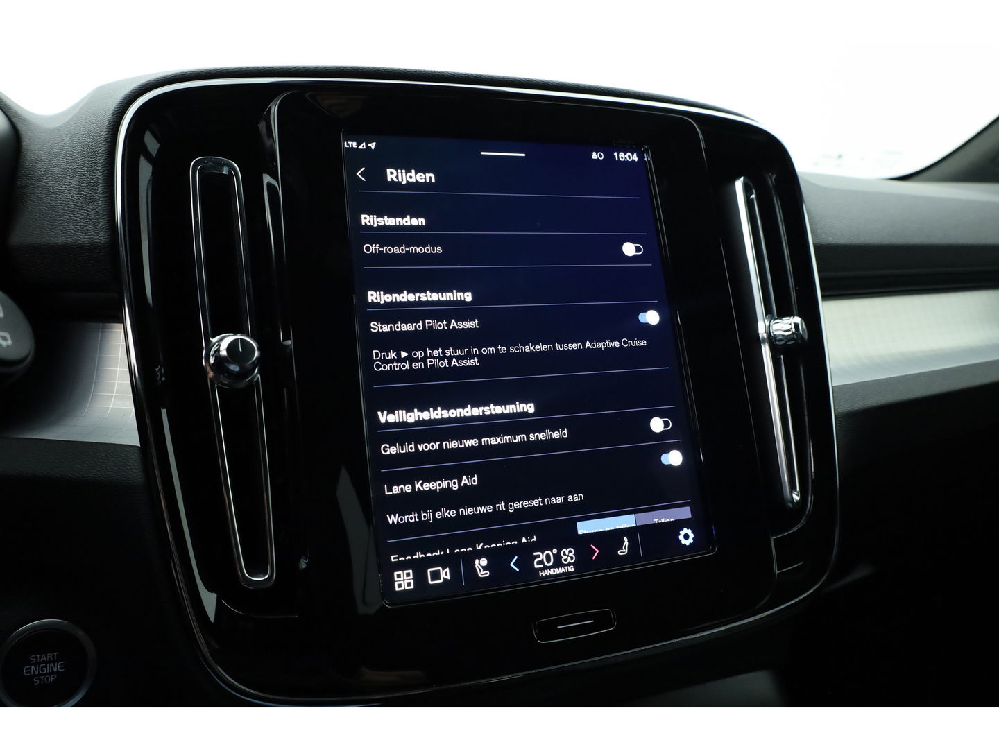 Volvo XC40 2.0 B3 Black Edition | Adapt. Cruise | Dodehoek | 360cam | CarPlay | Harman Kardon