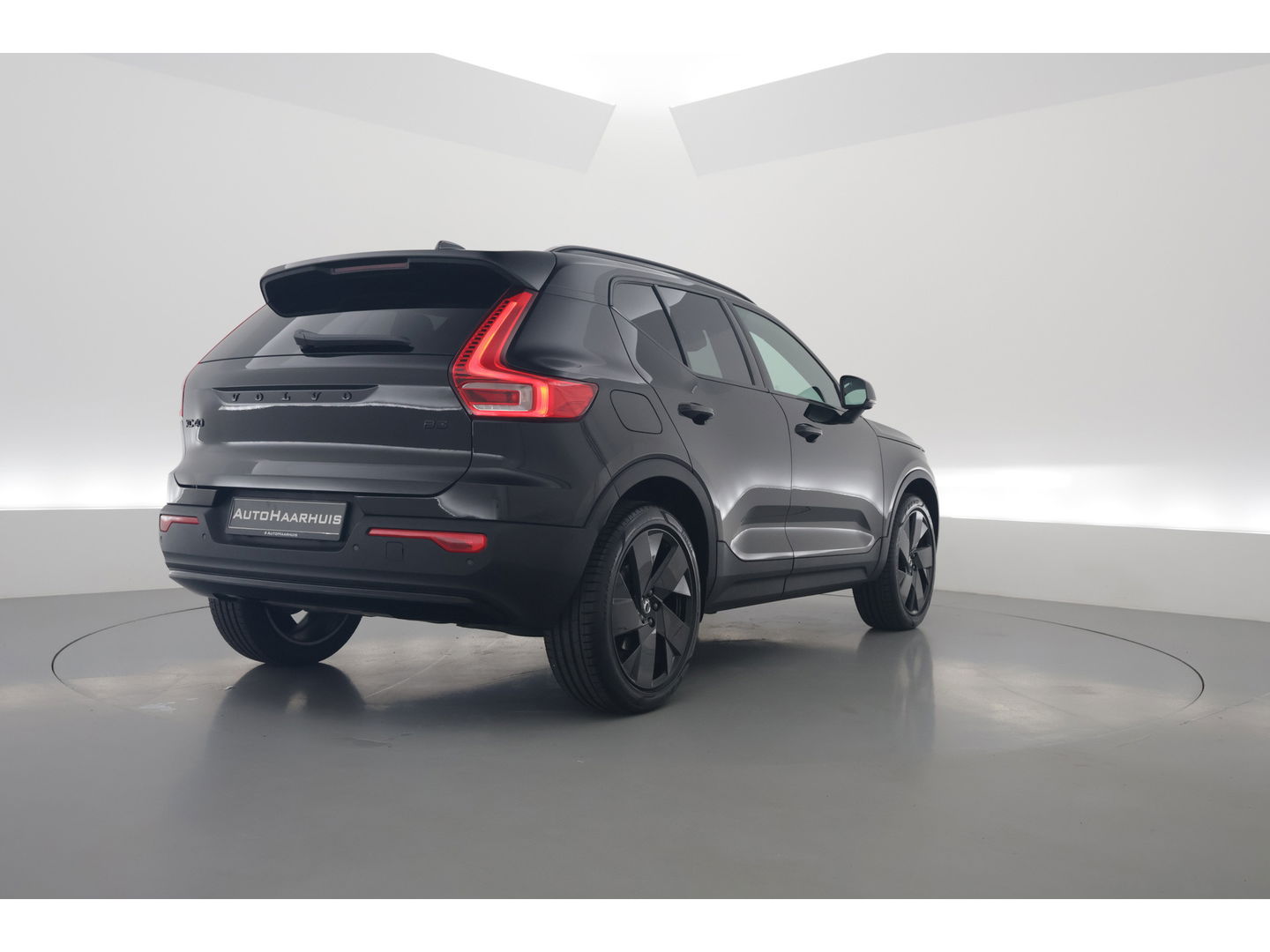 Volvo XC40 2.0 B3 Black Edition | Adapt. Cruise | Dodehoek | 360cam | CarPlay | Harman Kardon