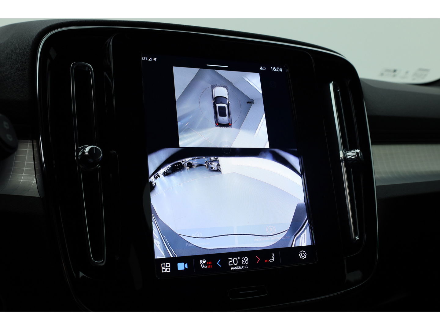 Volvo XC40 2.0 B3 Black Edition | Adapt. Cruise | Dodehoek | 360cam | CarPlay | Harman Kardon