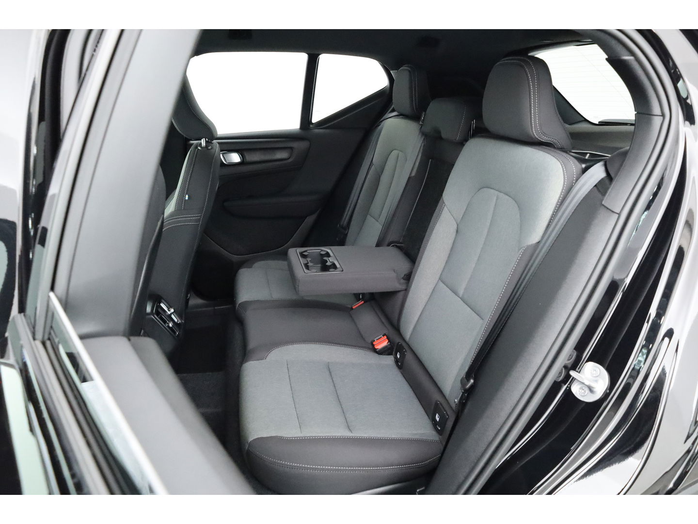 Volvo XC40 2.0 B3 Black Edition | Adapt. Cruise | Dodehoek | 360cam | CarPlay | Harman Kardon