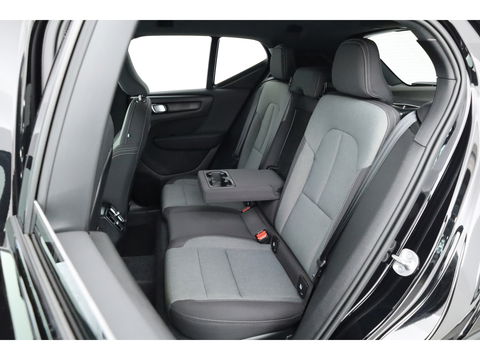 Volvo XC40 2.0 B3 Black Edition | Adapt. Cruise | Dodehoek | 360cam | CarPlay | Harman Kardon