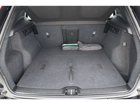 Volvo XC40 2.0 B3 Black Edition | Adapt. Cruise | Dodehoek | 360cam | CarPlay | Harman Kardon