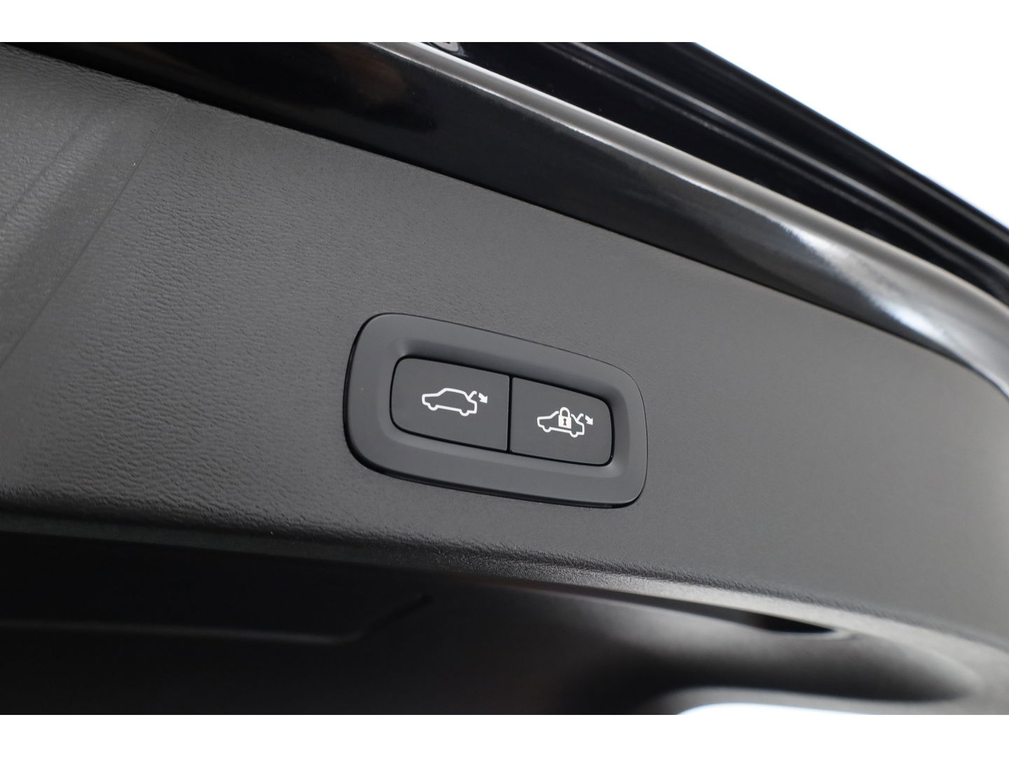 Volvo XC40 2.0 B3 Black Edition | Adapt. Cruise | Dodehoek | 360cam | CarPlay | Harman Kardon