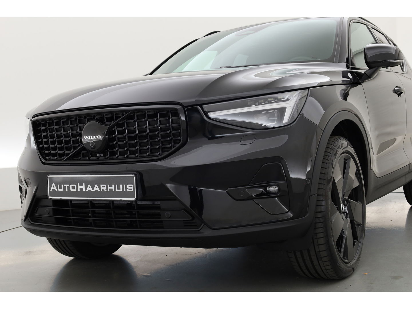 Volvo XC40 2.0 B3 Black Edition | Adapt. Cruise | Dodehoek | 360cam | CarPlay | Harman Kardon