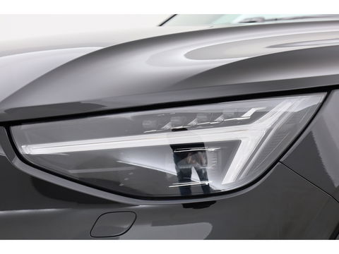 Volvo XC40 2.0 B3 Black Edition | Adapt. Cruise | Dodehoek | 360cam | CarPlay | Harman Kardon