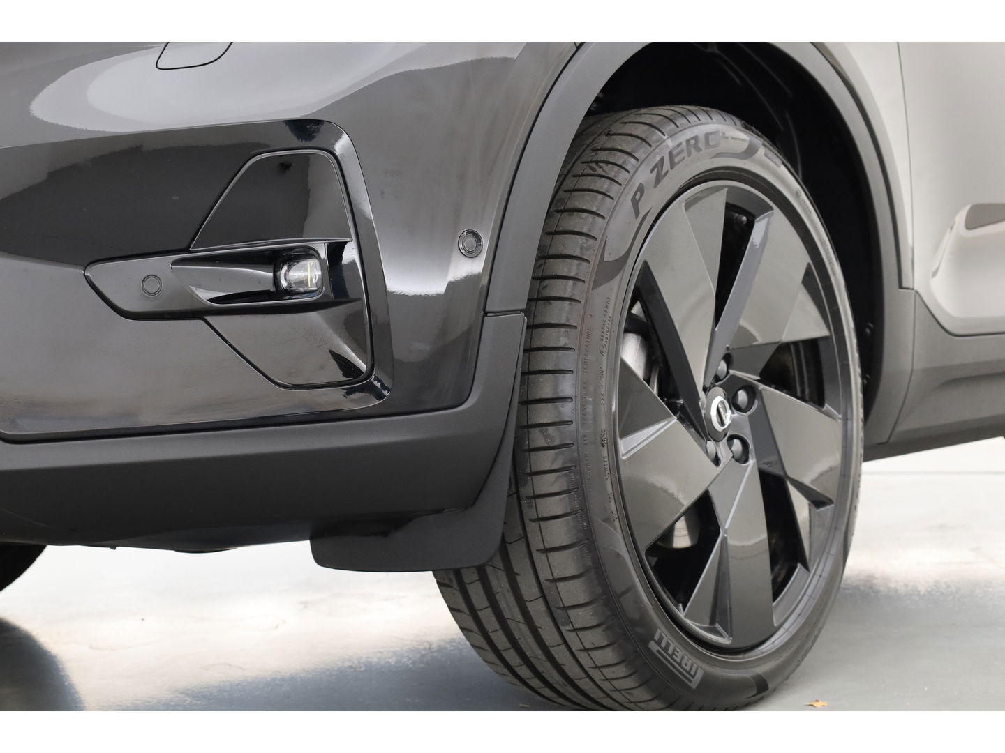 Volvo XC40 2.0 B3 Black Edition | Adapt. Cruise | Dodehoek | 360cam | CarPlay | Harman Kardon