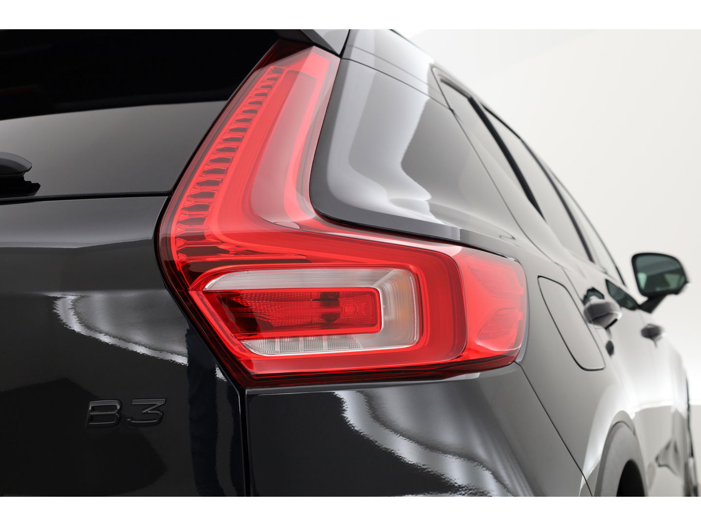 Volvo XC40 2.0 B3 Black Edition | Adapt. Cruise | Dodehoek | 360cam | CarPlay | Harman Kardon