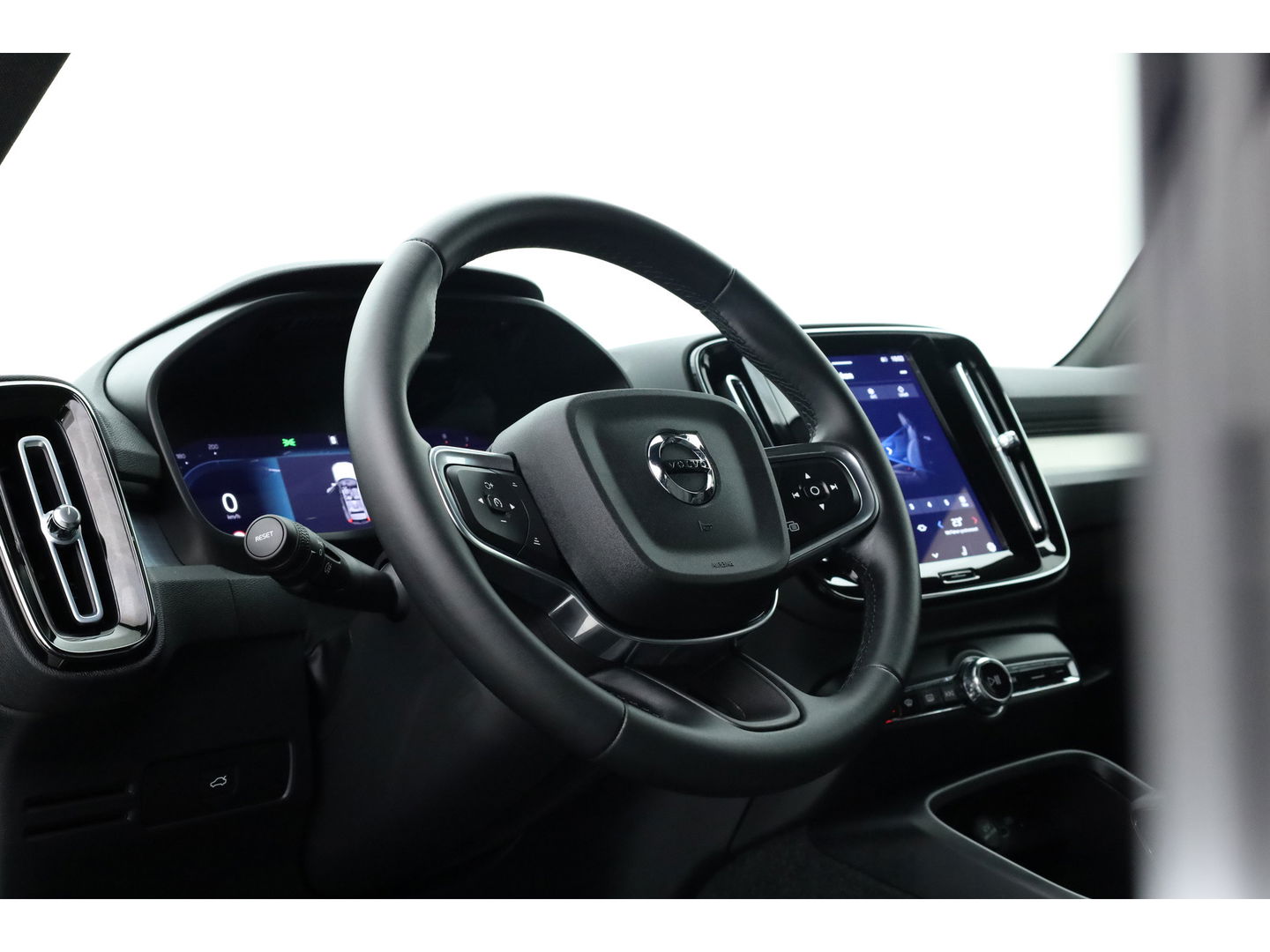 Volvo XC40 2.0 B3 Black Edition | Adapt. Cruise | Dodehoek | 360cam | CarPlay | Harman Kardon