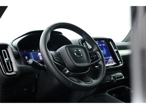 Volvo XC40 2.0 B3 Black Edition | Adapt. Cruise | Dodehoek | 360cam | CarPlay | Harman Kardon