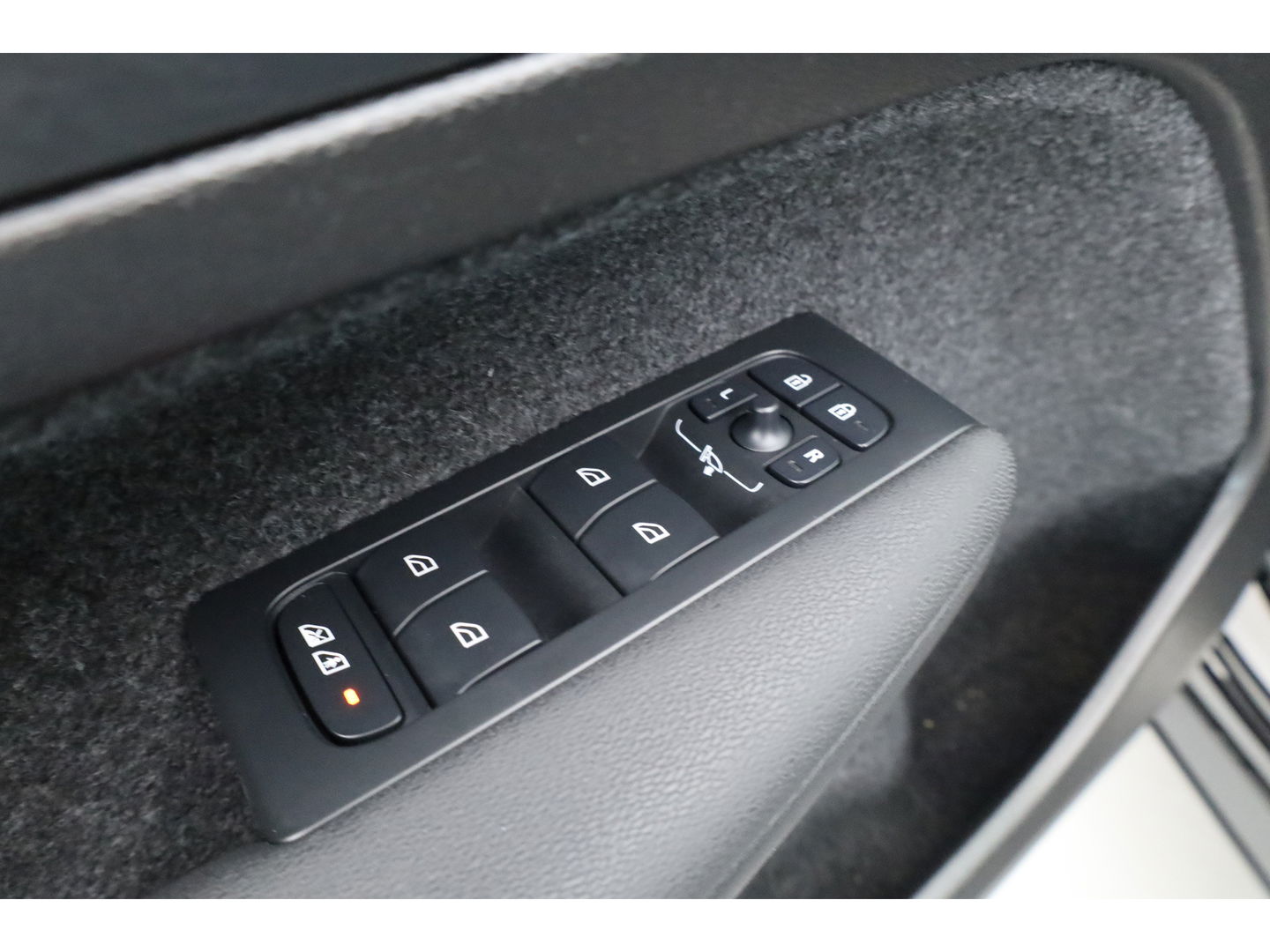 Volvo XC40 2.0 B3 Black Edition | Adapt. Cruise | Dodehoek | 360cam | CarPlay | Harman Kardon