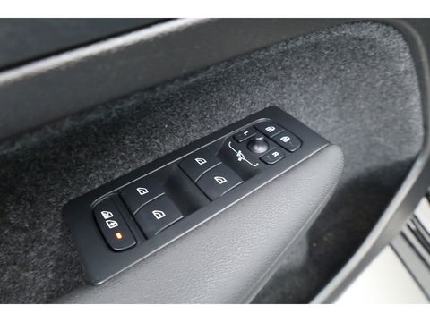 Volvo XC40 2.0 B3 Black Edition | Adapt. Cruise | Dodehoek | 360cam | CarPlay | Harman Kardon