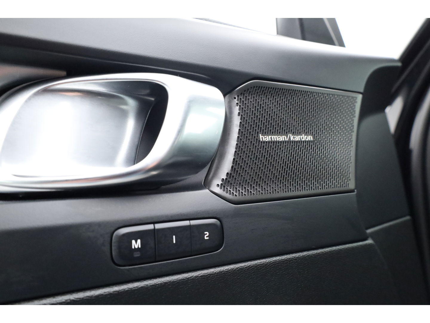 Volvo XC40 2.0 B3 Black Edition | Adapt. Cruise | Dodehoek | 360cam | CarPlay | Harman Kardon